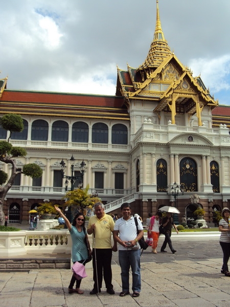 Chona Sabo (left) with Lauro Purcil (middle) and Ranil Sorongon (right) of the Philippines pose in front of the Grand Palace. 