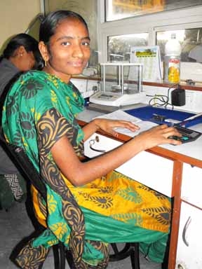 <p>A woman smiling from her desk at Rajiv Gems Park</p>
