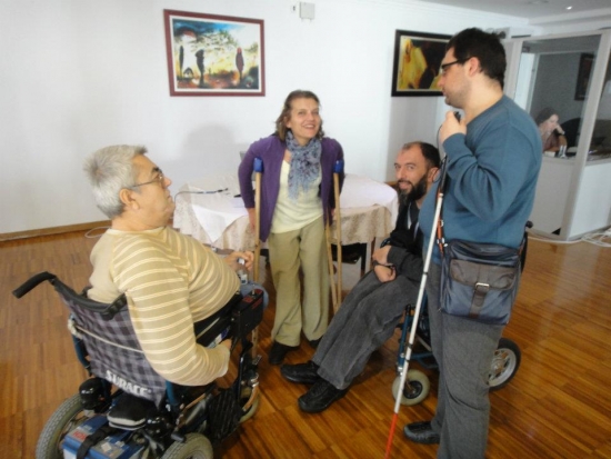 The four members of the project team have a meeting at the side of the training. 