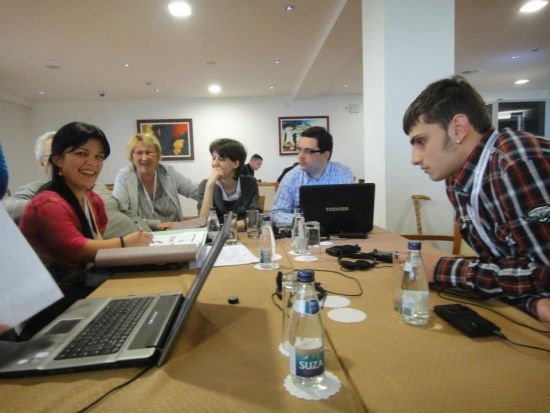 Marina Vujačić, Slavica Zoric, Ana Macanovic , Andrija  Marićević sit together at a table, discussing interviews as a group. 