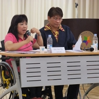 <p>
	Saowalak Thongkuay (left) of DPI/AP in Thailand and Josephine De Vera (right) of KAMPI in the Philippines, facilitating during the meeting.</p>

