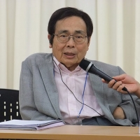 <p>
	Mr. Shoji Nakanishi (former DPI/AP Chairperson) facilitating the meeting.</p>
