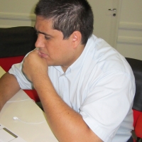 <p>
	Jose Viera makes a comment during the training.</p>
