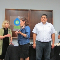 <p>
	Paula Pinto, Marcia Rioux, Ver&oacute;nica Gonz&aacute;lez, Jose Viera and Ana Lucia Arellano during closing ceremony. Marcia is talking to Ver&oacute;nica and Ana Lucia is showing the aboriginal painting she receive on behalf of RIADIS.</p>
