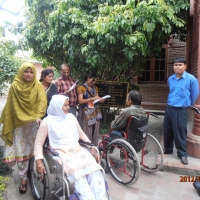 <p>
	At the side of the hotel Misty and Lucky (left) wait beside a group that meet their guest interviewee for the first time.</p>
