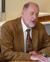 Bengt Lindqvist sitting at a desk